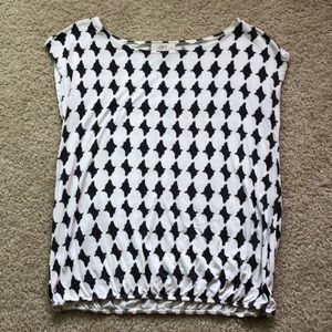 Loft petite gray and white diamond pattern top